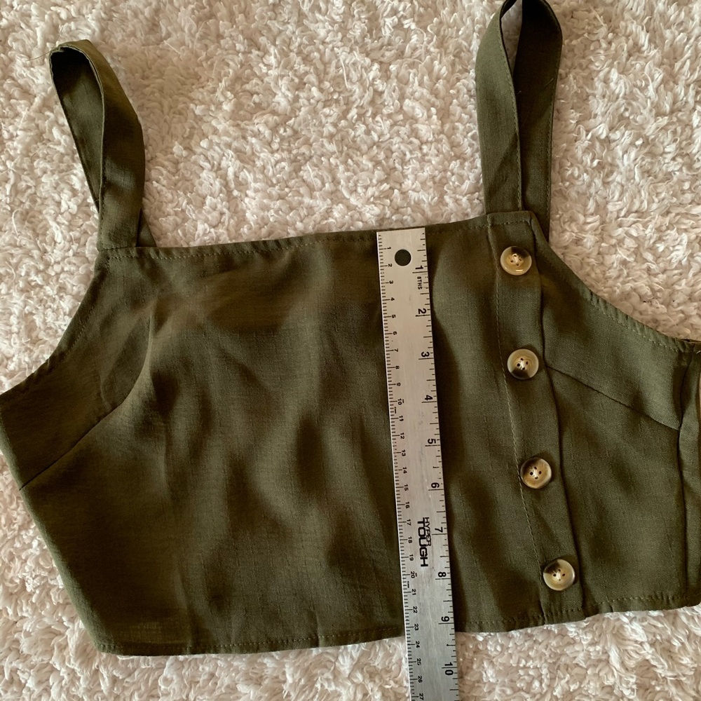 2 piece set - Olive green buttoned crop top skort - Picture 9 of 10